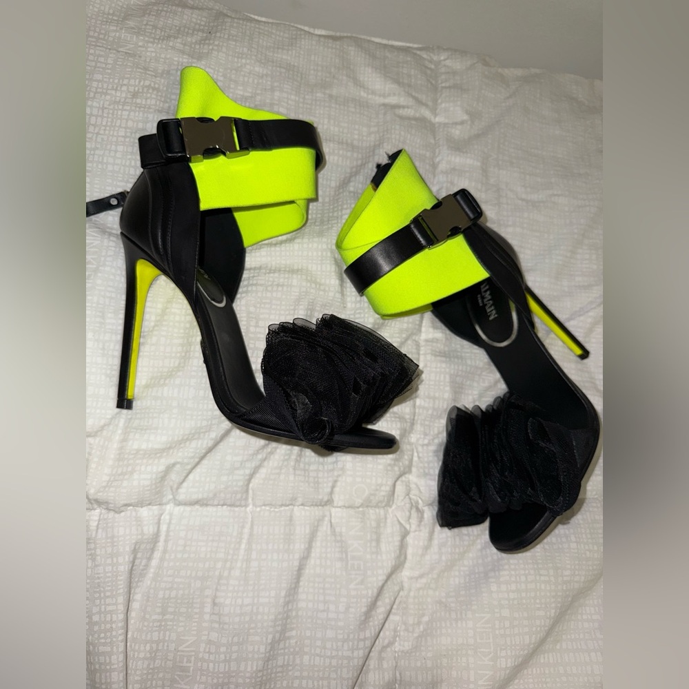 Tacones Balmain talla #38 ( una puesta ) / precio en tienda más de $1500